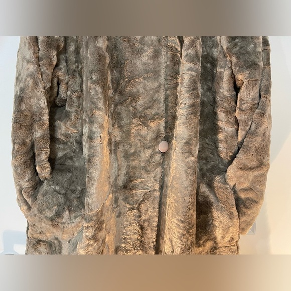 Elegant Faux Fur Long Coat - Picture 5 of 12